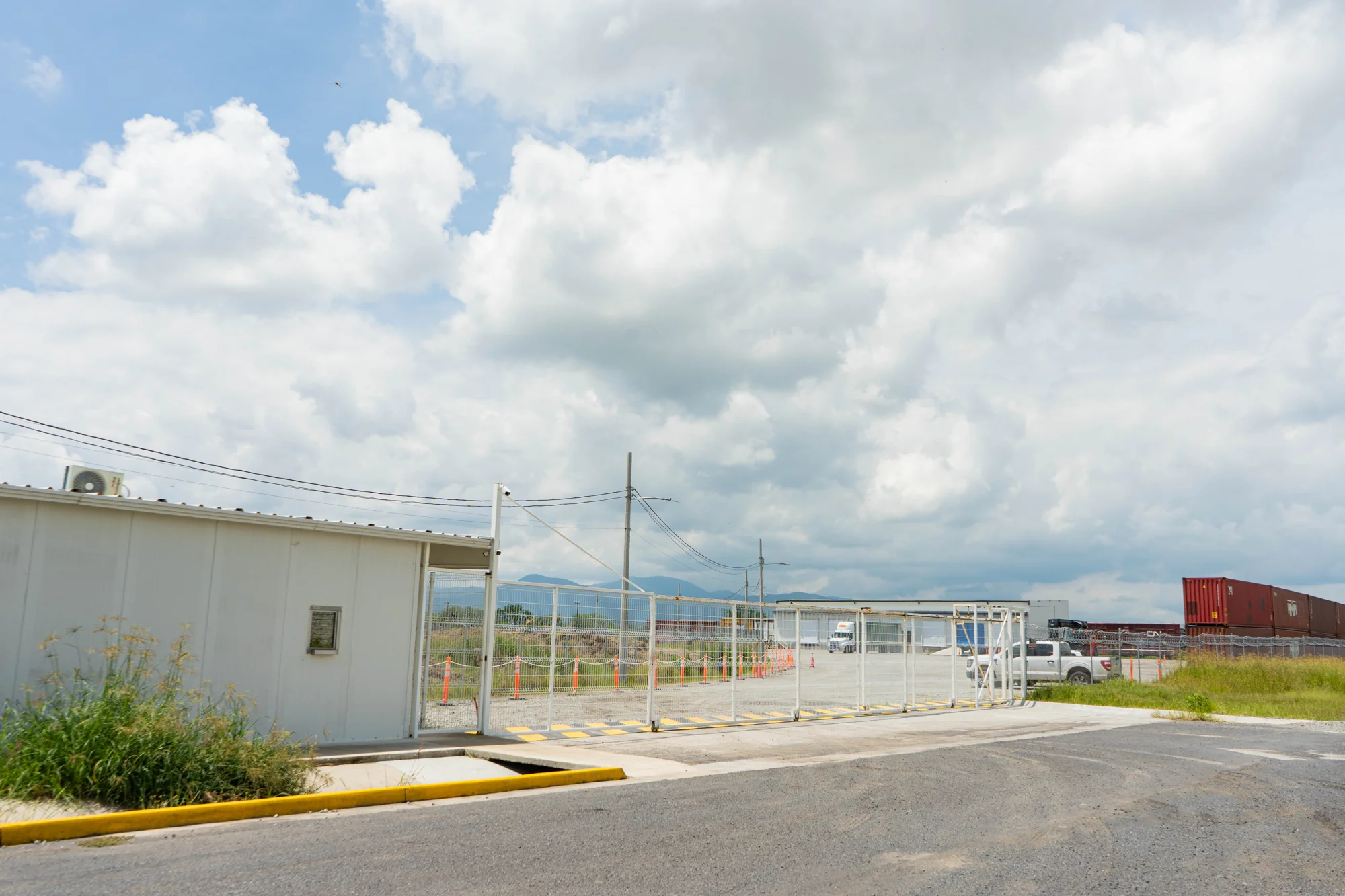Acceso e instalaciones de Puerta Multimodal de Occidente